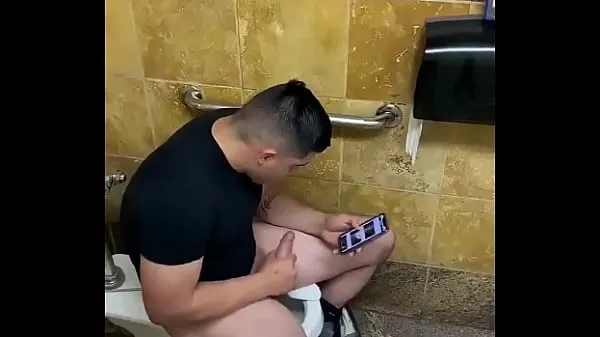 Hot SPYING STRAIGHT IN THE BATHROOM: HE IS MASTURBATING warm Movies
