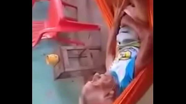热Grandmother in the hammock温暖的电影