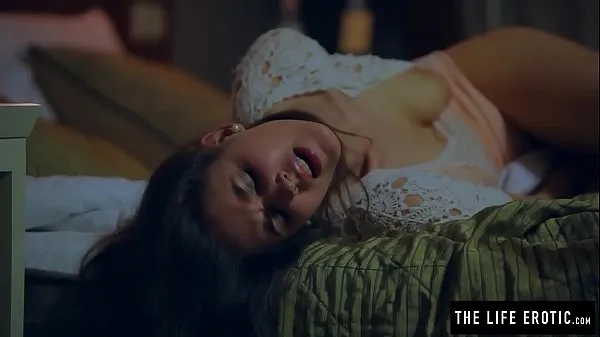 Heta Puffy nippled milf masturbating really hard varma filmer