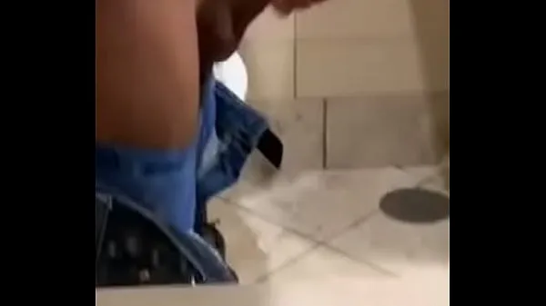Hete Indian man jerking big brown cock in the bathroom warme films