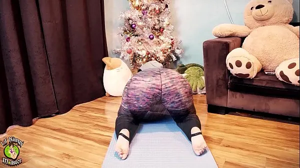 Hotte Yoga session in a new pair of tight leggings! Enjoy watching as I stretch my limbs and bounce my big butt *Subscribe to XVIDEOS RED for FULL videos varme film