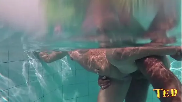 گرم Nego Catra does not stop after the scene falls in the pool and fucks the ass of Bianca Naldy into the water گرم فلمیں