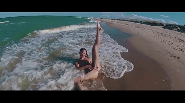 Películas calientes ASS DRIVER XXX - La nudista rusa Sasha Bikeyeva desnuda en las playas públicas de Valencia cálidas