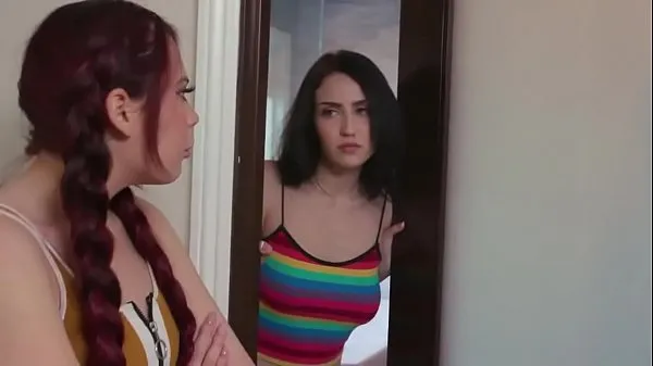 Gorące Teen stepsisters have shower together - Full video: steplesbians.gaciepłe filmy