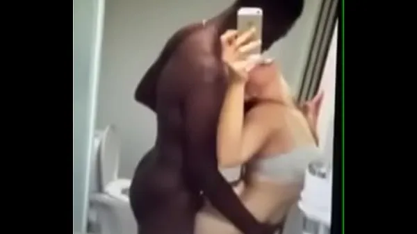 Nóng White woman records herself with a black dick Phim ấm áp