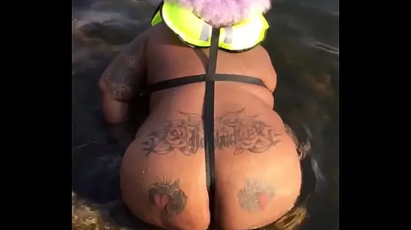 Hotte Hazelnut Big Ole Ass In A Big Ass Lake varme film
