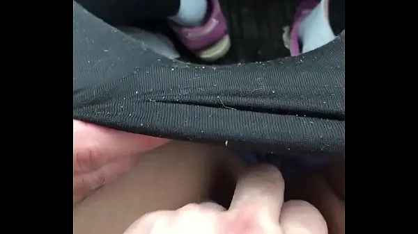 Fingering my girl in the car Film hangat yang hangat