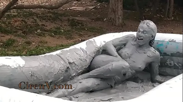 Hot Clay Sploshing in the Pool - Ciren V warm Movies