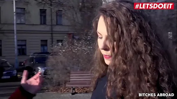 Vroči LETSDOEIT - Sofia Curly Stop By For Having Sex Abroad topli filmi