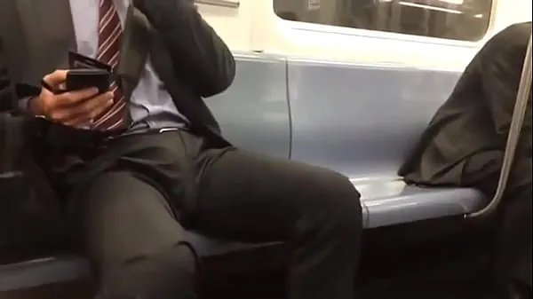 Hete Bulge Suit on the Train warme films