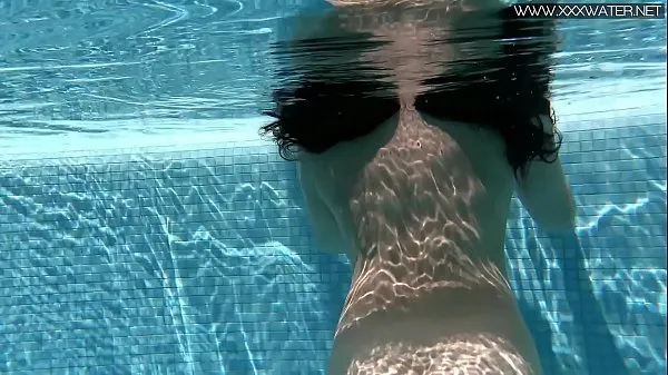 Film caldi Super cute hot teen underwater in the pool nakedcaldi