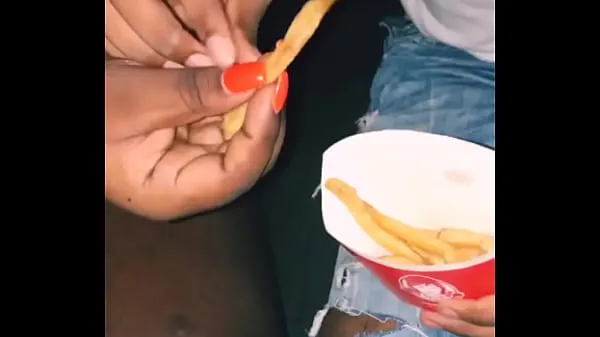 Lilmar Dips French Fry in a Fat Bitch Pussy Juice Film hangat yang hangat