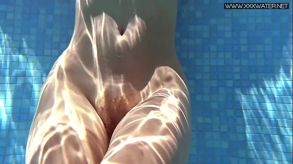 Hete XXXWATER sexy body Mary in the pool warme films