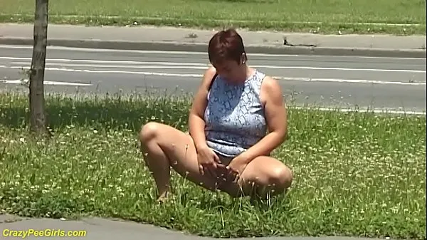 Nóng redhead bbw milf peeing in public Phim ấm áp