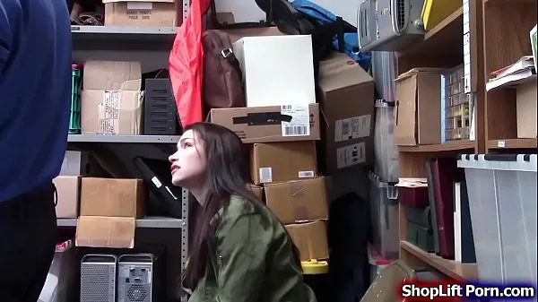 Hotte Gorgeous shoplifter fucked by LP officer varme film