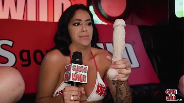 GIRLSGONEWILD - Sexy Latina Mia Martinez Removes Her Bikini And Masturbates Film hangat yang hangat