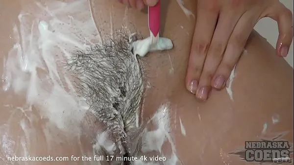 뜨거운 22yo blonde lucia shaving her hairy pussy then glass dildo shower masturbate 따뜻한 영화