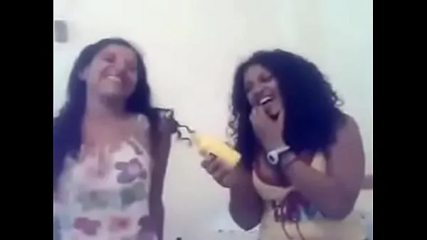Gorące Girls joking with each other and irritating words - Arab sexciepłe filmy