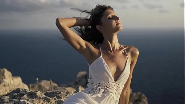 Valentina GinaGerson - Beauty Power Film hangat yang hangat