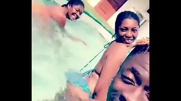 Hotte SHATTA WALE THREESOME with 2 ghetto slay queens goes viral varme filmer