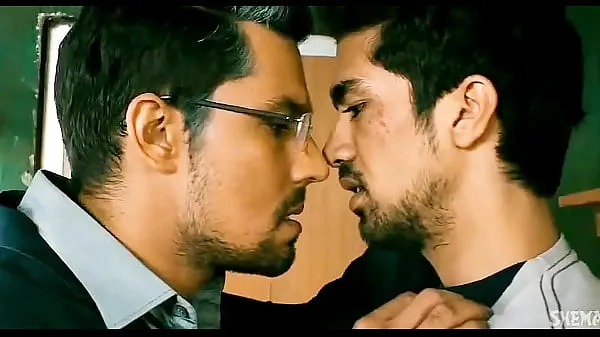 ภาพยนตร์ยอดนิยม Bollywood actor Randeep Hooda Hot Gay Kiss เรื่องอบอุ่น