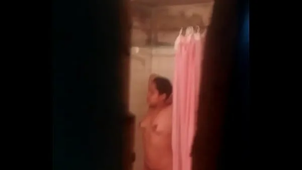 Gorące Spying on the neighbor while she takes a bathciepłe filmy