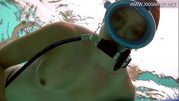 گرم Minnie Manga blows dildo underwater گرم فلمیں