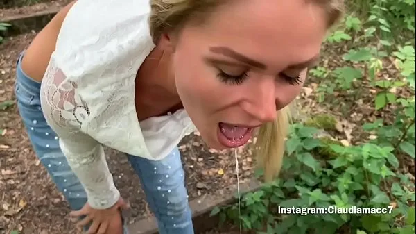 Hotte Blowjob and fucking in the forest varme filmer