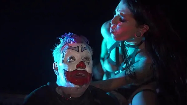 Hotte Dominated By Mistress Lady Luna At The 2019 Gathering of the Juggalos – Clip # 1 varme filmer