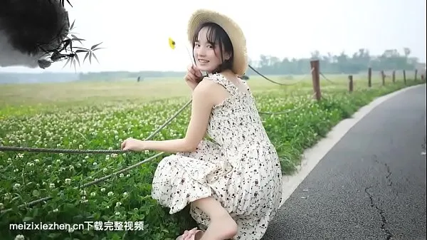 Pastoral cute girl plays with flesh-colored stockings by herself Film hangat yang hangat