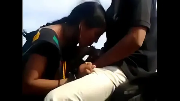 Desi Bhabhi Giving Blowjob & Fucked Doggy on Bike Filem hangat panas