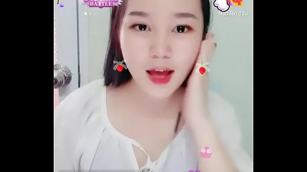 Hot Cute little sister sings on Uplive warm Movies