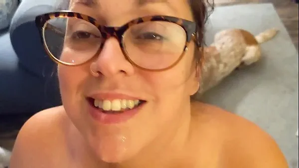热Surprise Video - Big Tit Nerd MILF Wife Fucks with a Blowjob and Cumshot Homemade温暖的电影