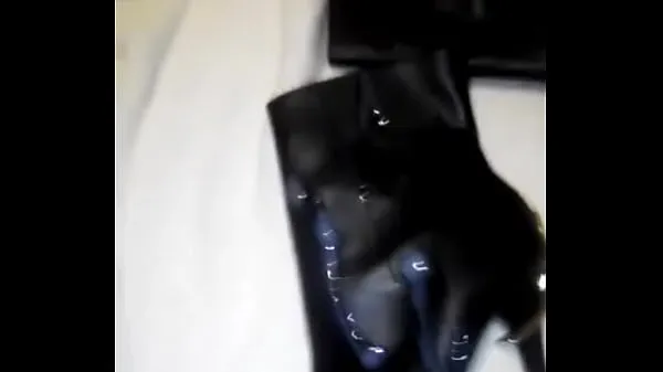 ホットな Friend cumming on his cousin's boots 温かい映画