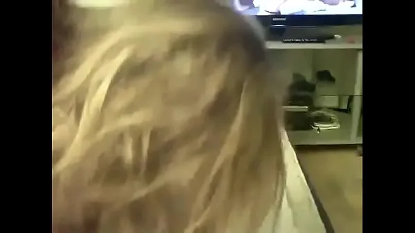 Vroči Stepmom Gives Step Son Head While He Watches Porn topli filmi