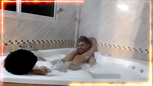 Vroči We finished recording and we continue filming the backstage of the rest in the jacuzzi, look how they wait to continue filming topli filmi