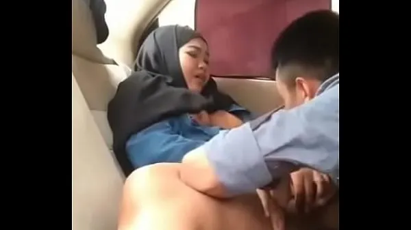 Hete Hijab girl in car with boyfriend warme films