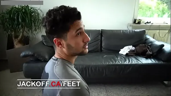 Heiße Zwei arabische Jungen demütigen einen Fußsklavenwarme Filme