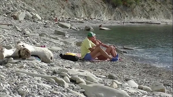 Heiße Reise - der Blogger traf einen Nudisten. Öffentlicher Blowjob am Strand in Bulgarien. RollenspielePaarewarme Filme