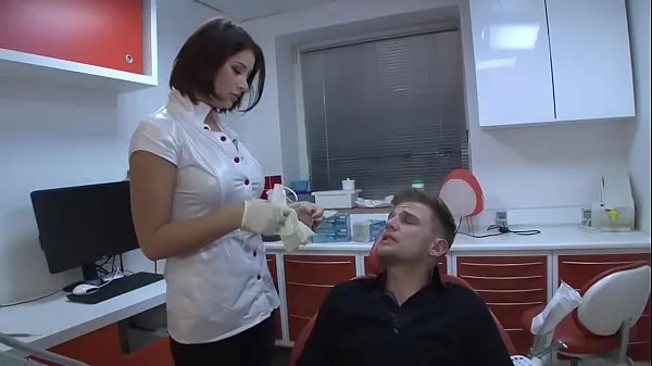 A young dentist, to give her pussy, to avoid the complaint of the customer to his boss Film hangat yang hangat