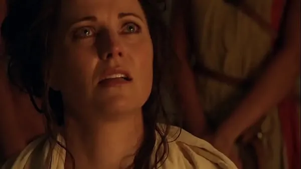 Hotte Lucy Lawless Spartacus Vengeance s2 e1 latino varme film