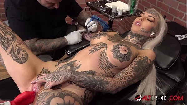 Heta Amber Luke masturbates while getting tattooed varma filmer
