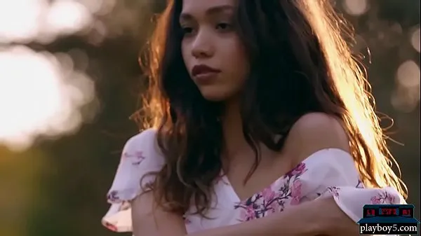 Petite body Filipina teen model strips naked outdoor Film hangat yang hangat
