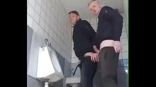 Горячие 2 сумасшедших гея трахаются в школьной ваннойтеплые фильмы