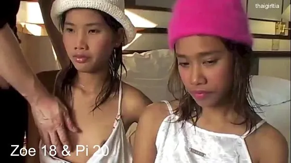 Film caldi Zoe 18 e Pi 19 si divertono a succhiare un cazzo duro nel bagno dell'hotelcaldi