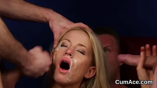 Hotte Foxy idol gets cum shot on her face sucking all the spunk varme film