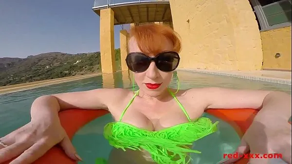 뜨거운 Sexy redhead mature RedXXX poolside blowjob 따뜻한 영화