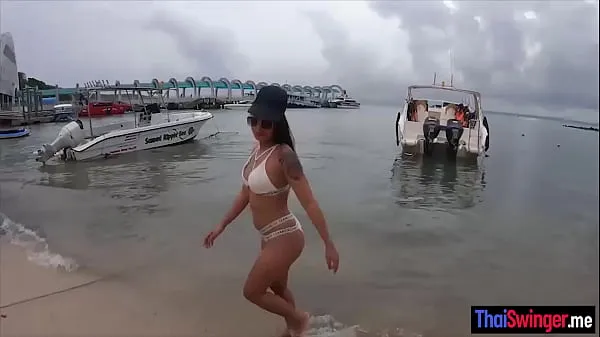 Beach tease et baise romantique avec une femme thaïlandaise Films chauds