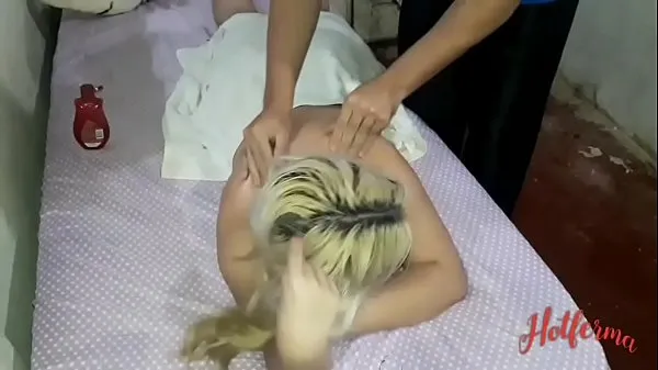Blonde asked her for a massage and see what happened Filem hangat panas