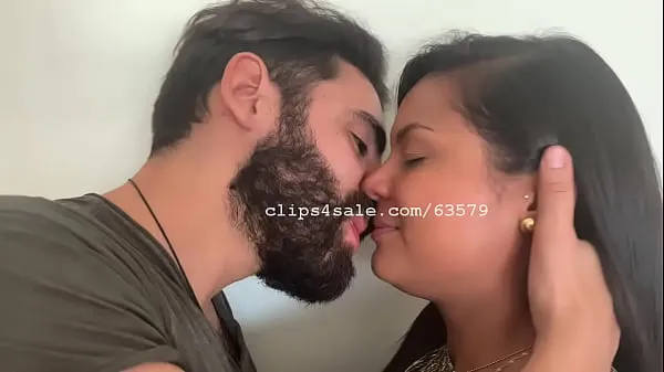 Vroči Gonzalo and Claudia Kissing Tuesday topli filmi
